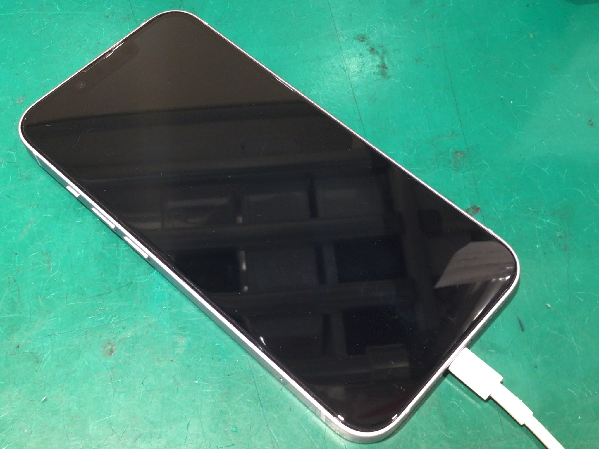 iPhone14のバッテリー交換はスマホ修理工房グランデュオ蒲田店にお任せ下さい！
